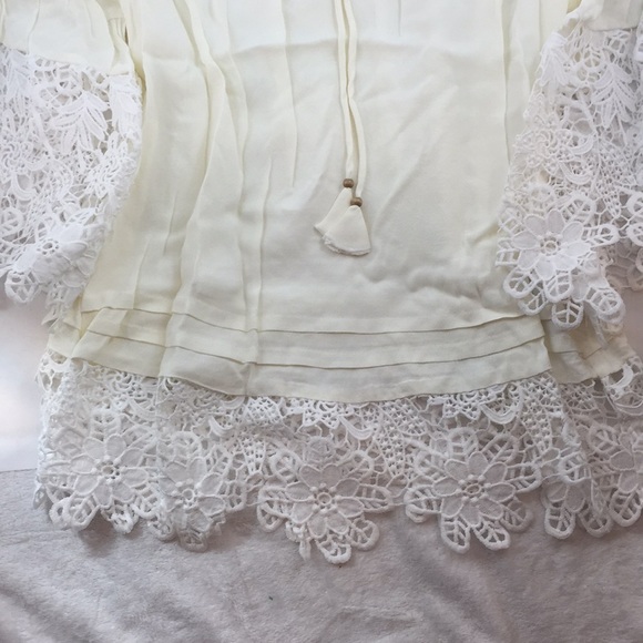 HALE BOB DELICATE & SLIGHTLY SHEER OVERSIZED OFF-WHITE LACY DETAIL BOHO TOP - Picture 5 of 6